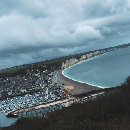 Au Pied Des Falaises Holiday home *